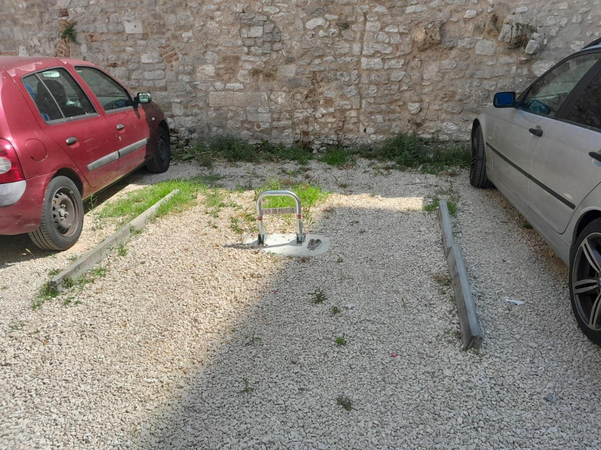 T&M Apartment With Parking In The Old Town Zadar Eksteriør bilde